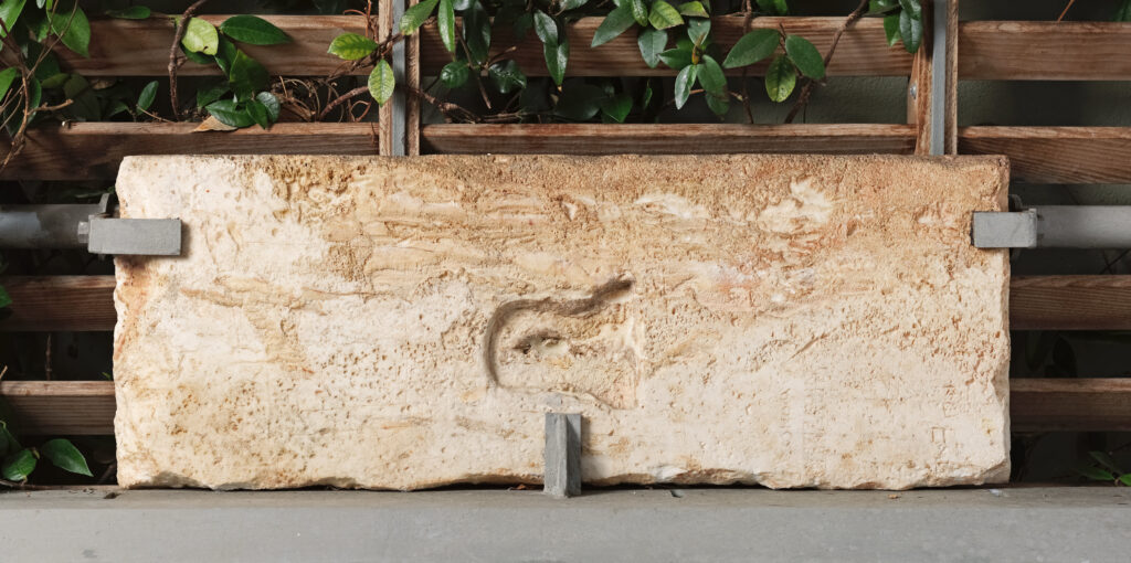 Spolia stone plate
